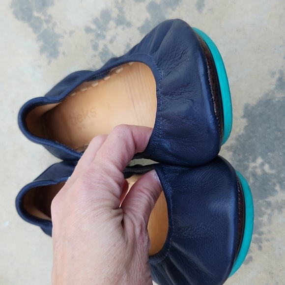 Tieks California Navy Size 8 - Picture 8 of 10